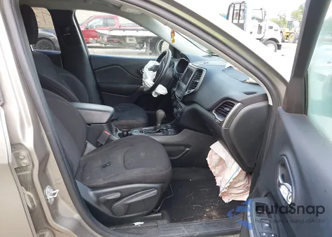 2019 Jeep Cherokee Latitude 4X4 from USA, damaged, VIN 1C4PJMCBXKD307025